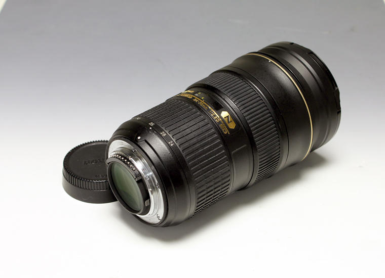 Nikon AF-S Nikkor 24-70mm f/2.8G ED  3