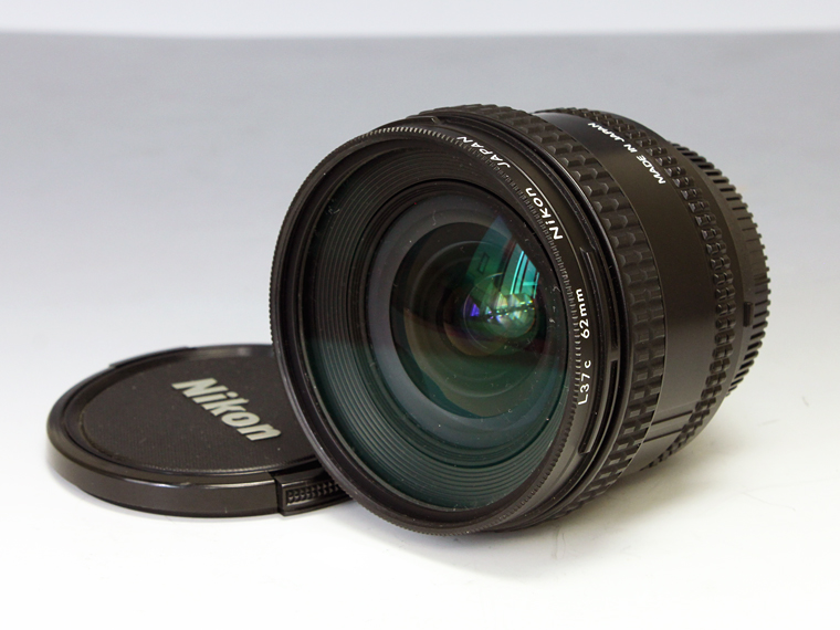 Nikon AF NIKKOR 20mm f2.8 広角単焦点レンズ<!--記入-->2枚目