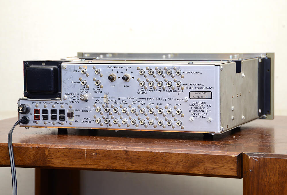McIntosh C20 真空管プリアンプ3枚目