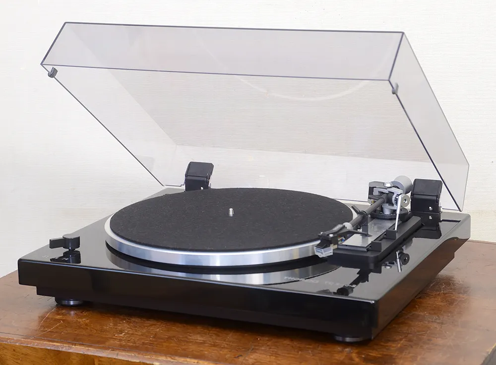 Thorens 240-2 レコードプレーヤー