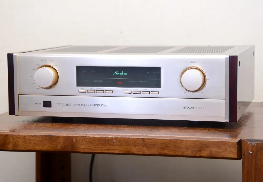 Accuphase C-270 ステレオプリアンプ1枚目