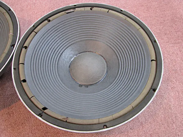 スピーカーエッジ交換