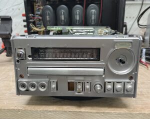 ONKYO CR-D1 フロントパネル取り外し作業